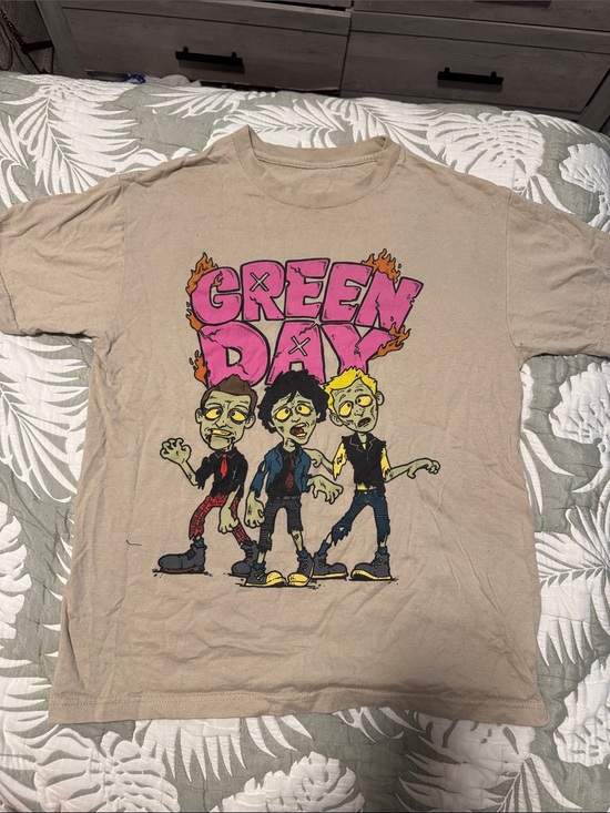 Tops - Vintage Oversized Green Day Zombie Tee